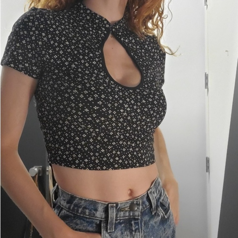 Urban Outfitters Ditsy Floral Keyhole Crop Top